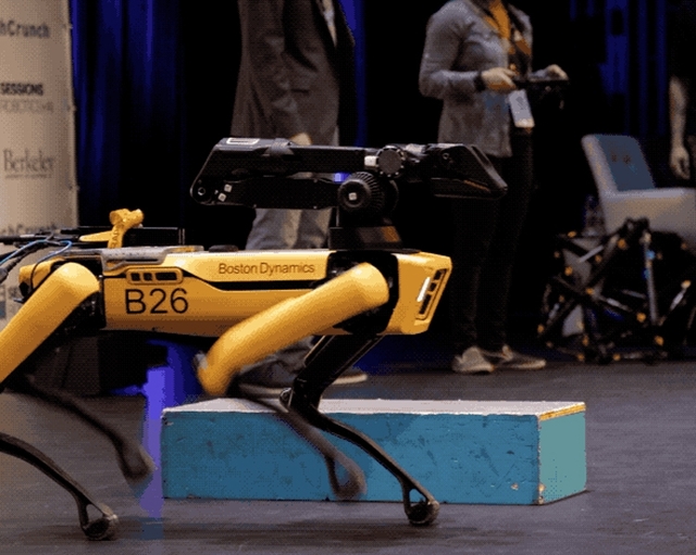 Boston Dynamics продемонстрировала производственную версию робота SpotMini